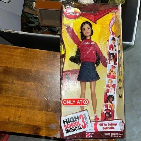 NEW HIGH SCHOOL MUSICAL 3 Disney Barbie - Picture 1 of 3